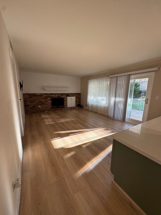 Building Photo - Charming Cul de Sac Home with Spacious Yard and Renovated Interior