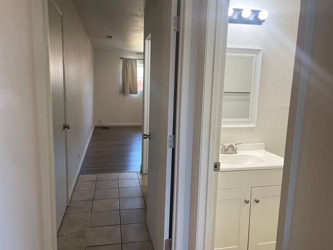 Building Photo - **** MOVE IN SPECIAL- 1/2 OFF FIRST MONTH ...