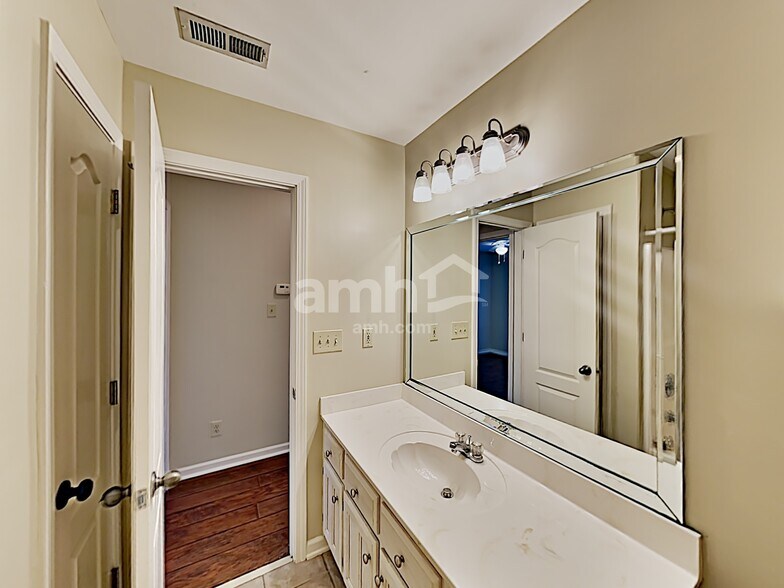 Building Photo - 1123 Tara Dr