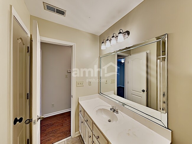 Building Photo - 1123 Tara Dr