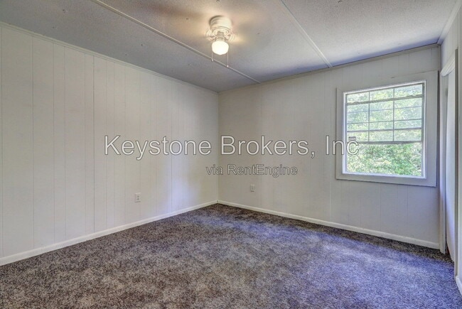 Building Photo - 3308 Kings Park Cir