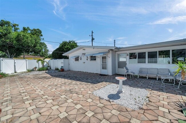 Building Photo - 4518 15th Ave N