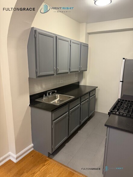 Building Photo - 426 W Briar Pl