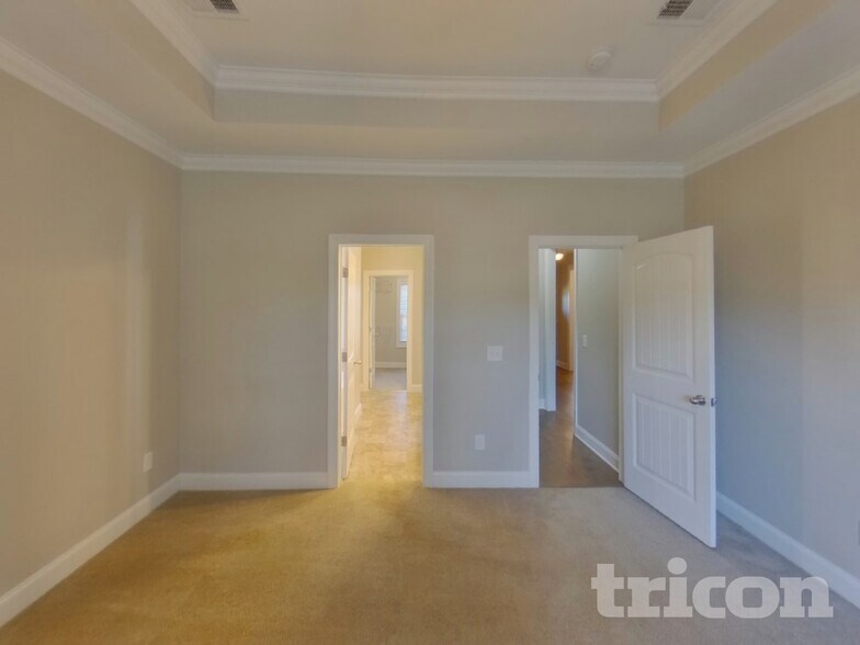 Building Photo - 5105 Cloverhill Dr