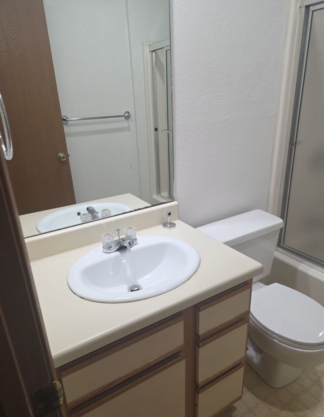 Building Photo - 3 Bed 2.5 Bath 2 Car Garage Split Duplex- Pets ok!