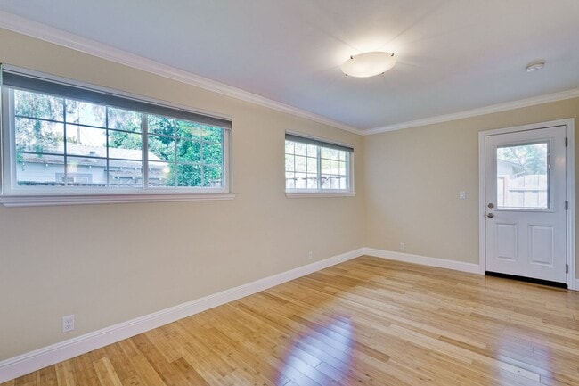 Building Photo - Wonderful 3 bedroom , 2 bath home in Mount...