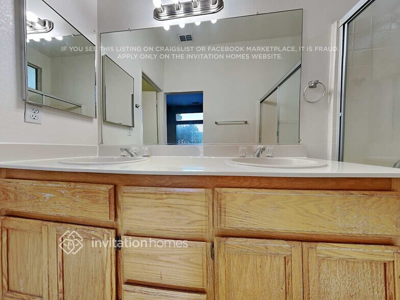 Building Photo - 1633 Northwood Dr
