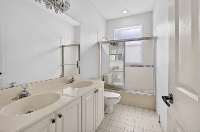 Building Photo - 5346 Vallejo Terrace