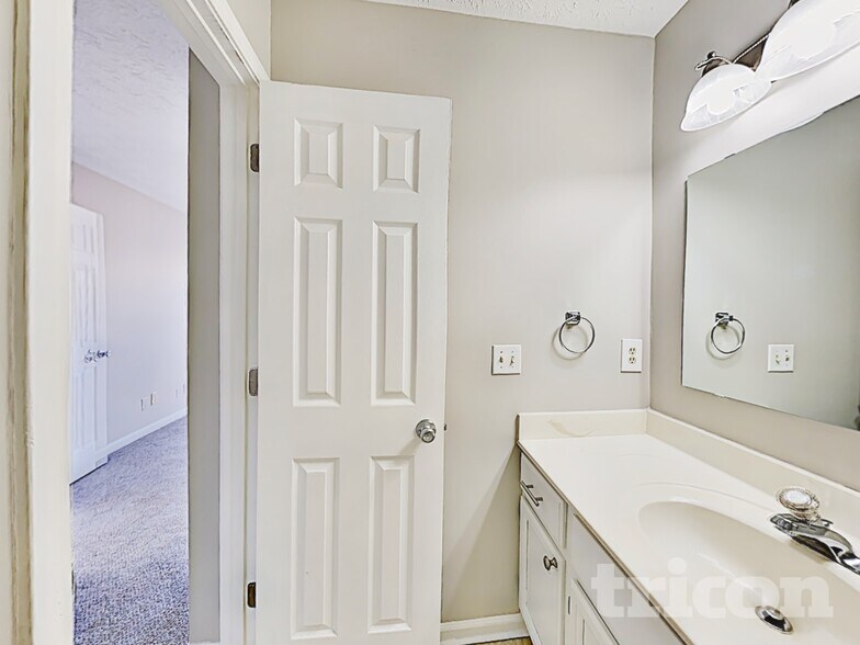 Building Photo - 4242 Tenneyson Ln