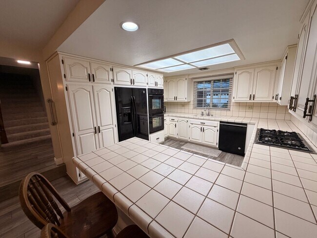 Building Photo - Beautiful 4 Bedroom 3 Bathroom La Palma House For Rent!