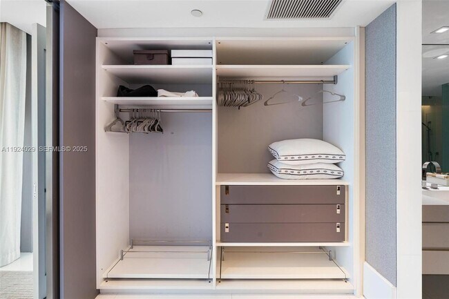 Building Photo - 17121 Collins Ave