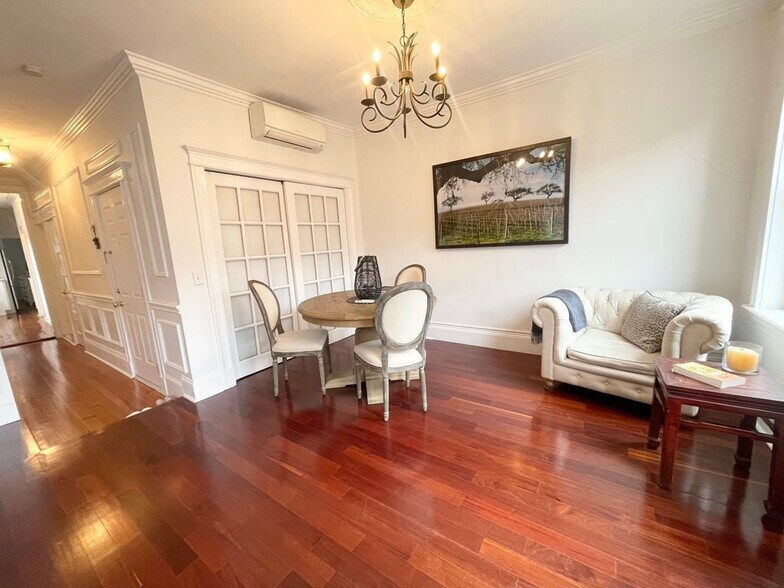 Building Photo - 146 Charles St