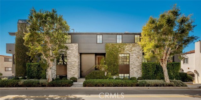 Building Photo - 2903 Manhattan Ave