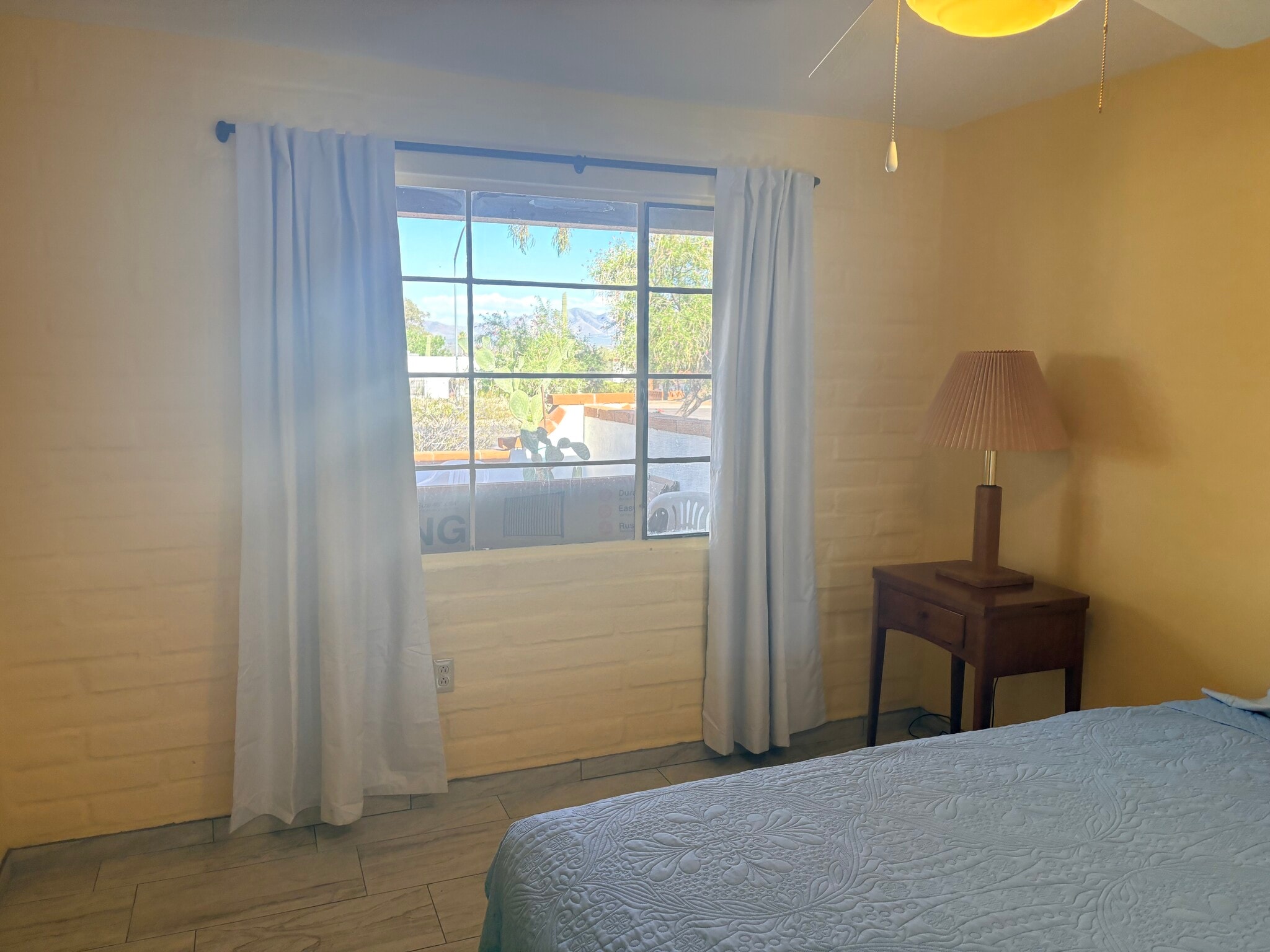 Building Photo - 484 S La Canada Dr