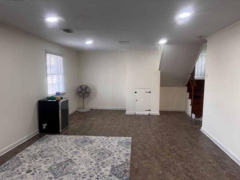 Building Photo - 8409 Freestone Ave