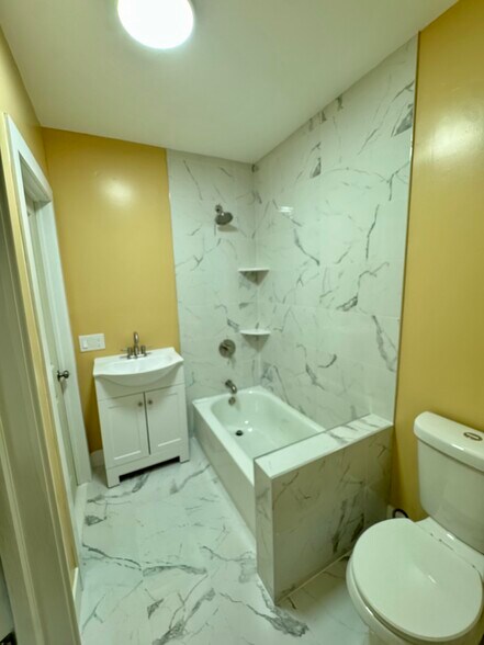 Building Photo - 4927 Wissahickon Ave