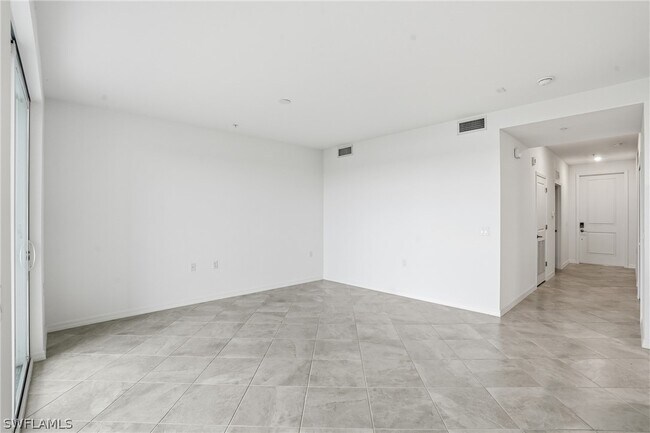 Building Photo - 15345 Grn Acrs Ave