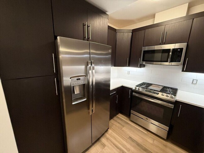 Building Photo - 160 Liberty St NE