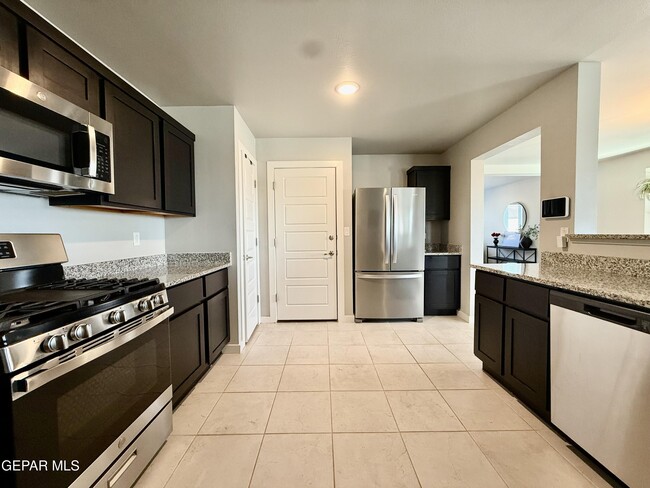 Building Photo - 11860 Ernest Rd