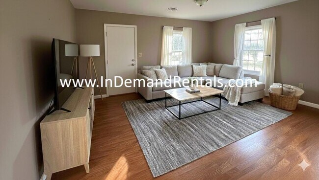 Building Photo - 325 Malaga Park Dr