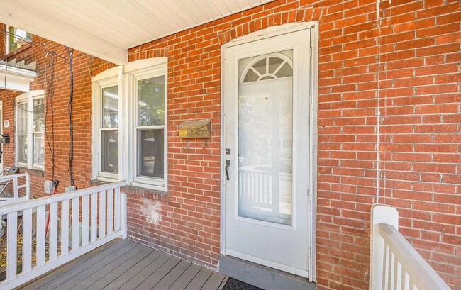 Building Photo - Adorable Single Family on Penn St