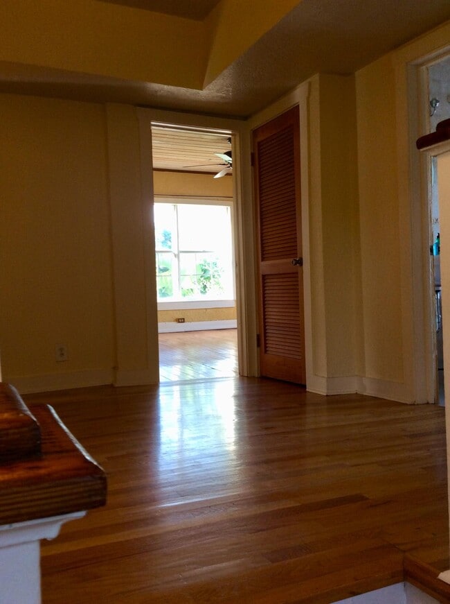 Building Photo - 382 Ellamar Rd