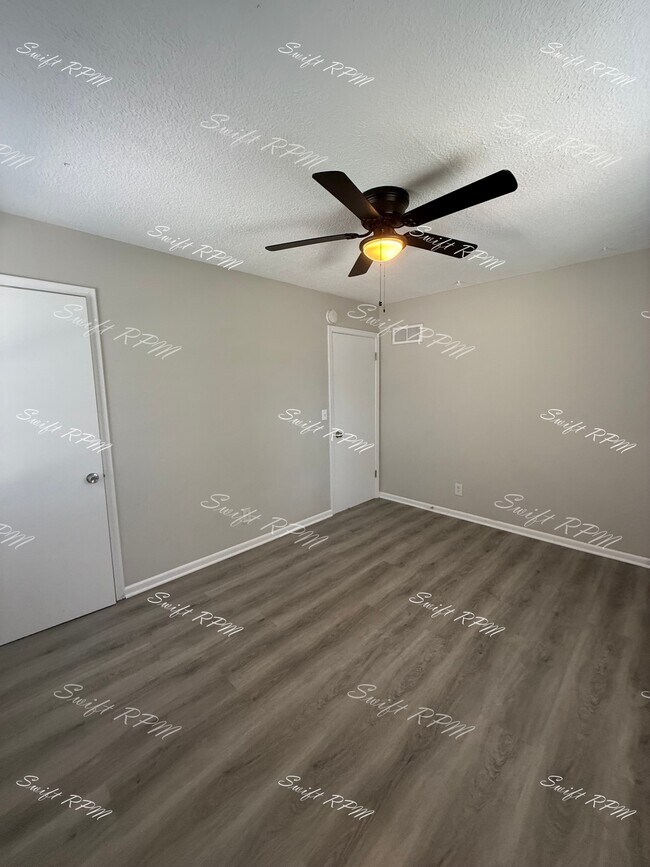 Building Photo - 1206 E Loula St