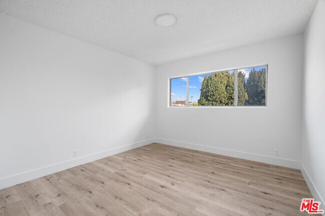 Building Photo - 1420 S Bedford St