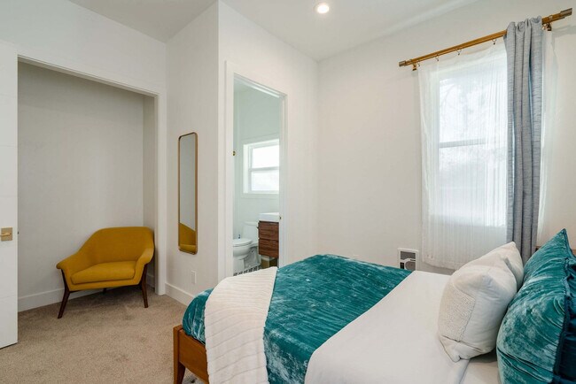 Building Photo - 1425 SE 41st Ave