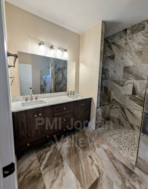 Building Photo - 408 RIGDON St