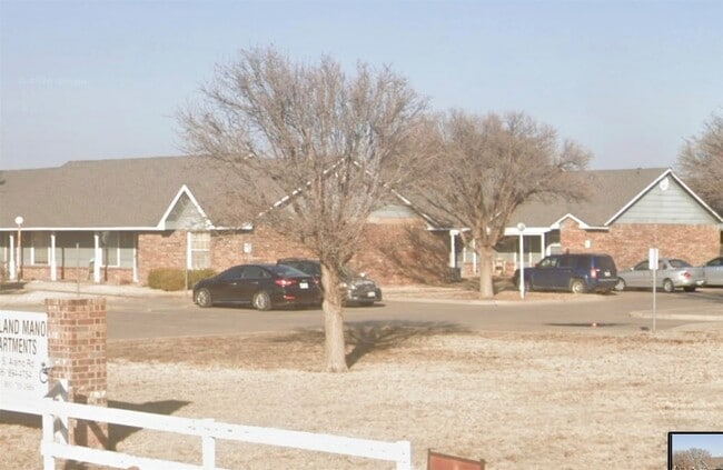 Building Photo - 903 Alamo Rd