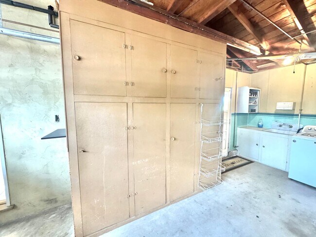 Building Photo - Beautiful 3bd/2ba HOUSE in Clairemont Mesa! 2-car Garage, AC, laundry, patio, VIEWS!
