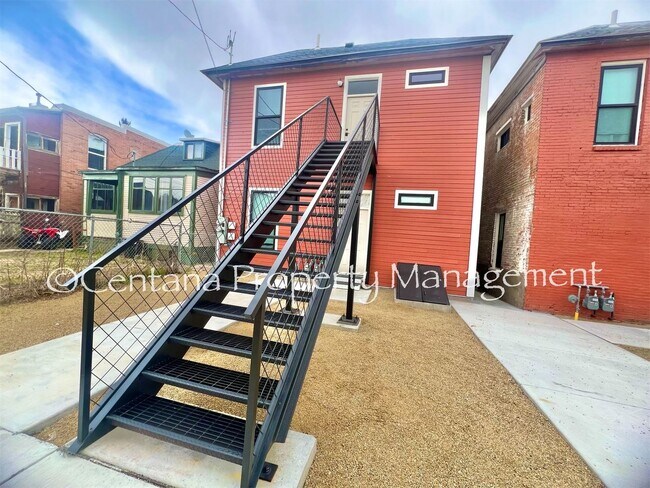 Primary Photo - 659 S Main St
