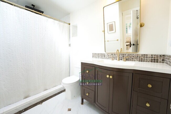 Building Photo - 49 Locust Ave