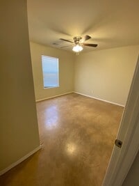 Building Photo - 2428 Ellis Dr