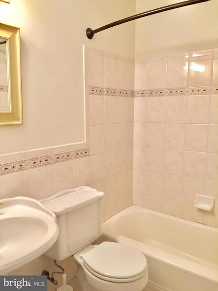 Building Photo - 7510 Cayuga Ave