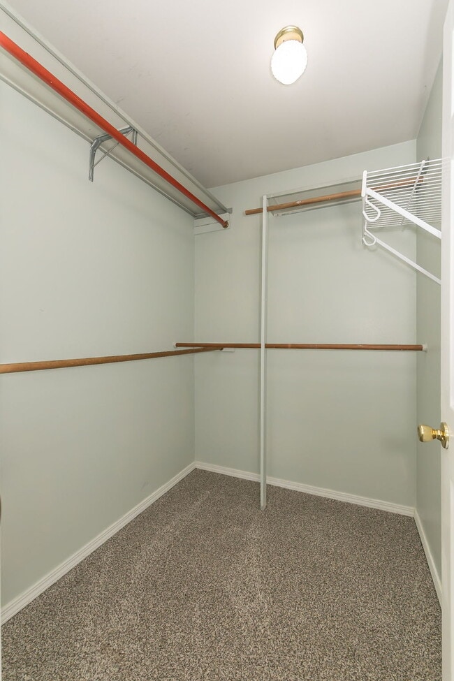 Building Photo - 2285 Hill House Rd