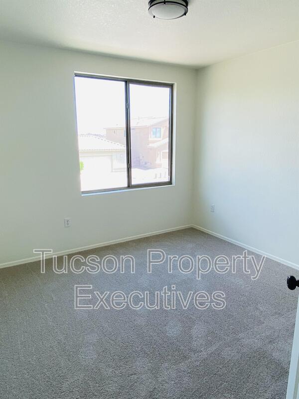 Building Photo - 11879 W Fontenelle Dr