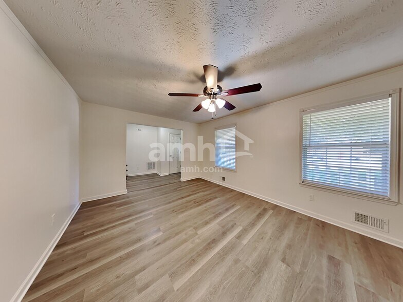 Building Photo - 137 Solomon Dr