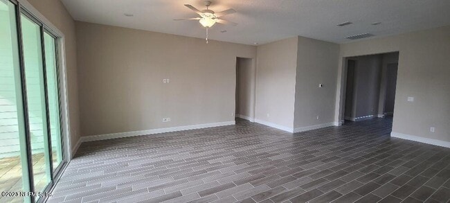 Building Photo - 206 Calliel Wy