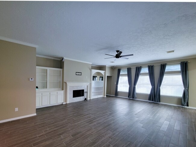 Building Photo - 18511 Falcon Crest Dr