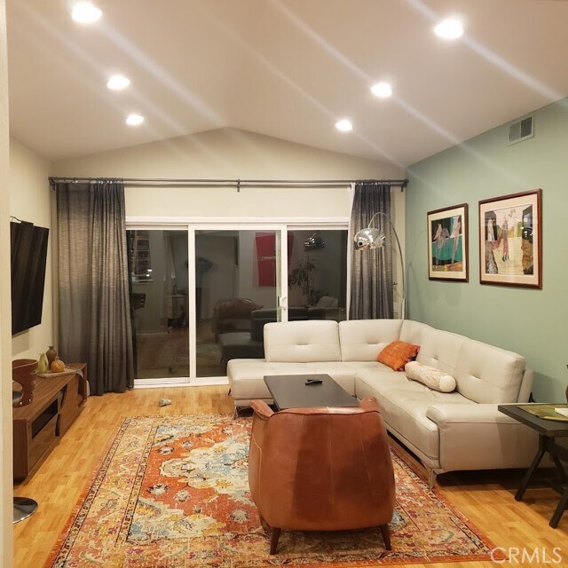 Building Photo - 26476 Vía Lara