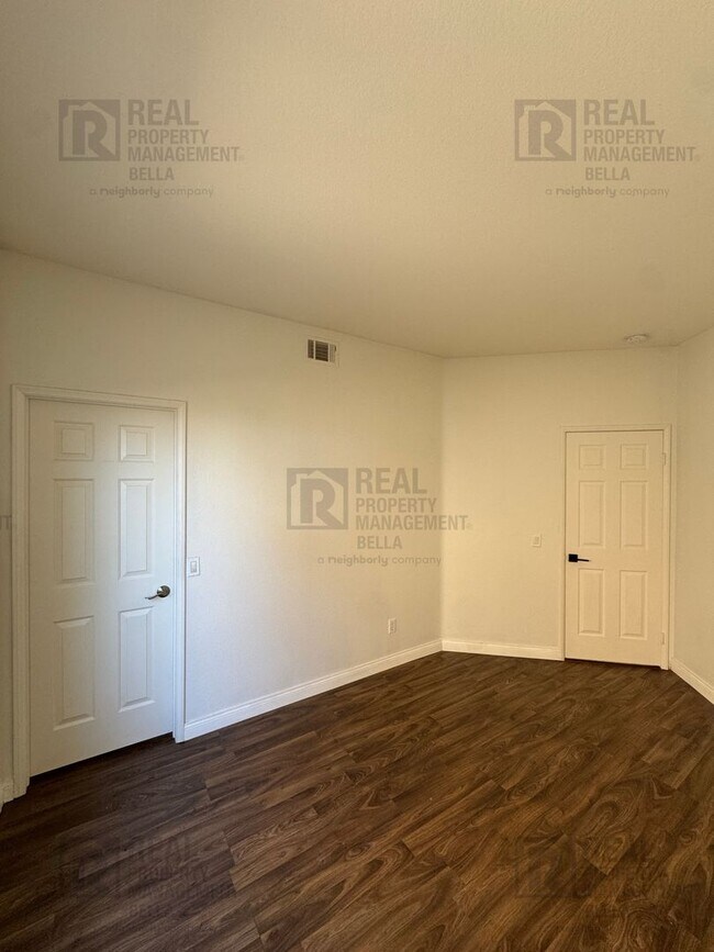Building Photo - 23 Bella Donaci
