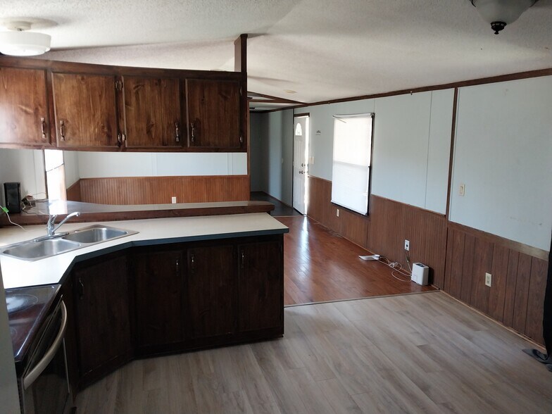 Building Photo - 211 Duchess Dr