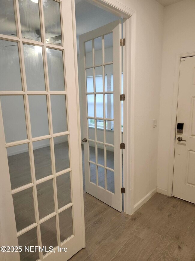 Building Photo - 607 Lake Sinclair St