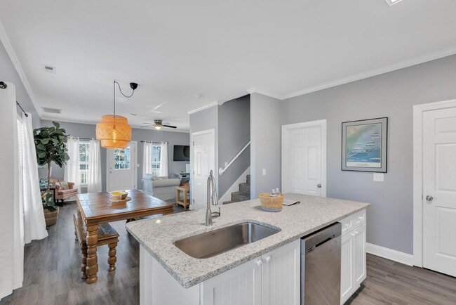 Building Photo - Updated coastal townhome- fully furnished!