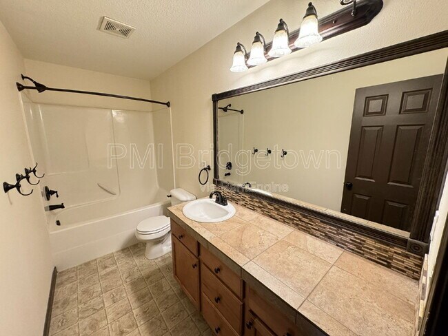 Building Photo - 3614 SE Trellis Pl