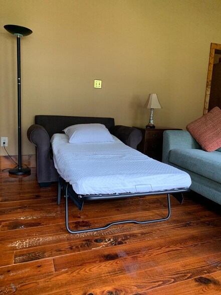 Building Photo - 826 Jones Mill Rd