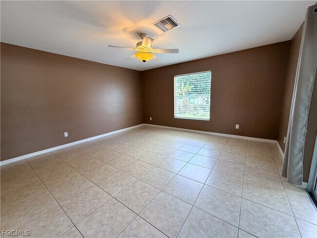 Building Photo - 906 SW 9th Ct