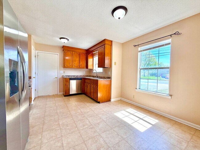 Building Photo - 1215 Marla Dr